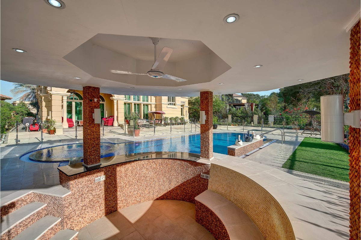 Infinity pool built by Pools R Us