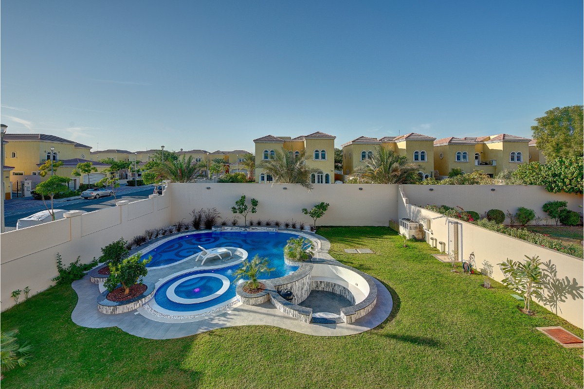 Pool tiling work by Pools R Us