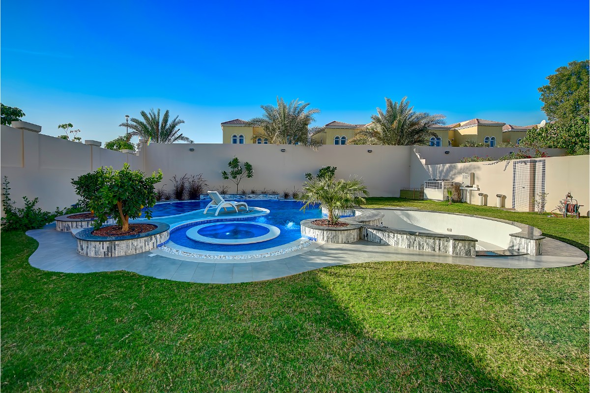 Pool leak repair by Pools R Us
