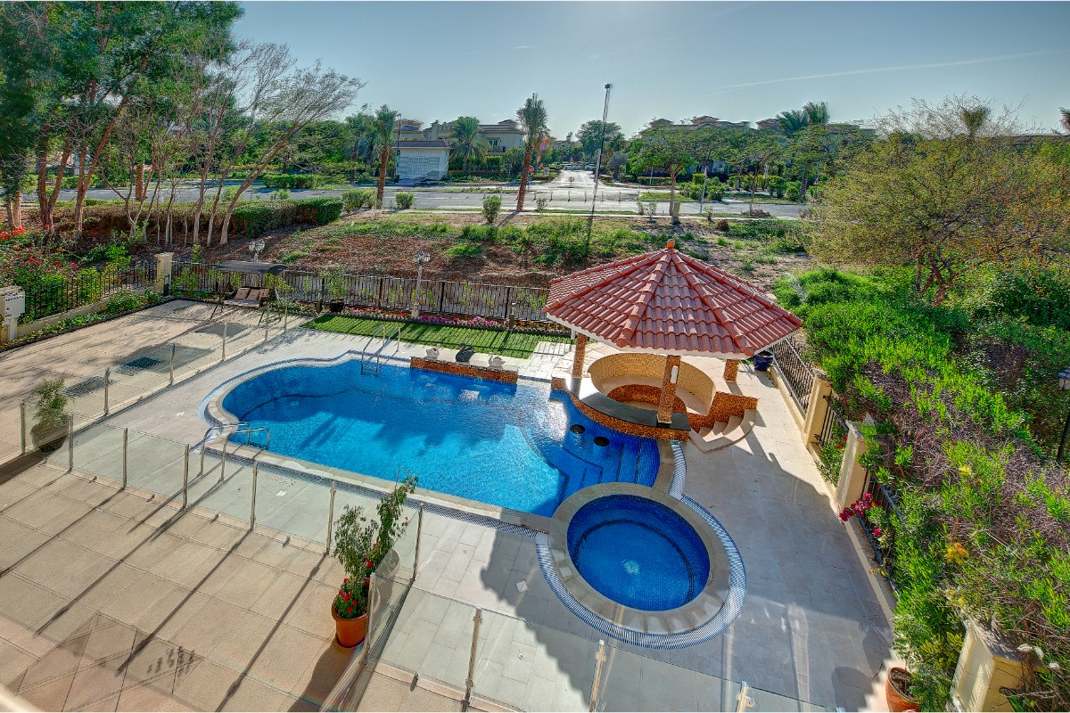 Swimming pool cleaning by Pools R Us